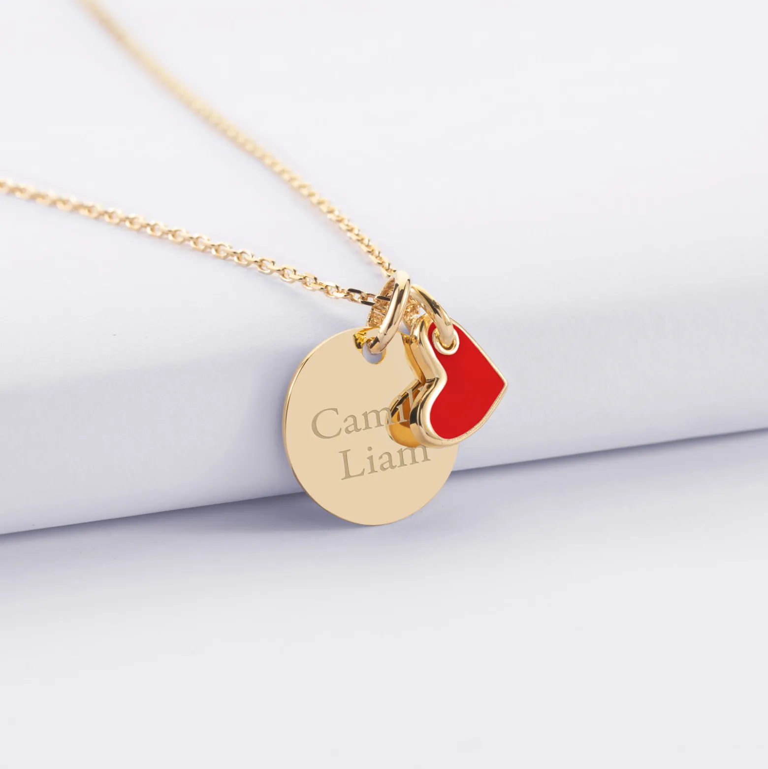 Pendentif personnalisé médaille gravée plaqué or 15 mm et breloque coeur email 10 mm