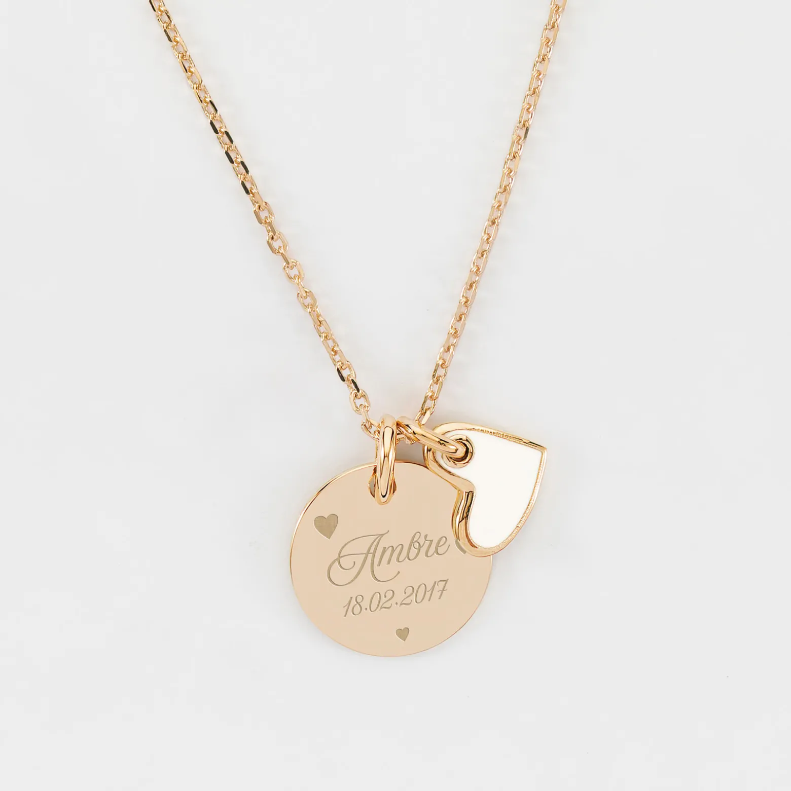 Pendentif personnalisé médaille gravée plaqué or 15 mm et breloque coeur email 10 mm
