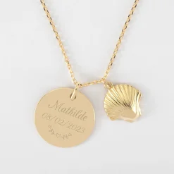 Pendentif personnalisé médaille gravée plaqué or 19 mm et breloque coquillage coque 13 mm