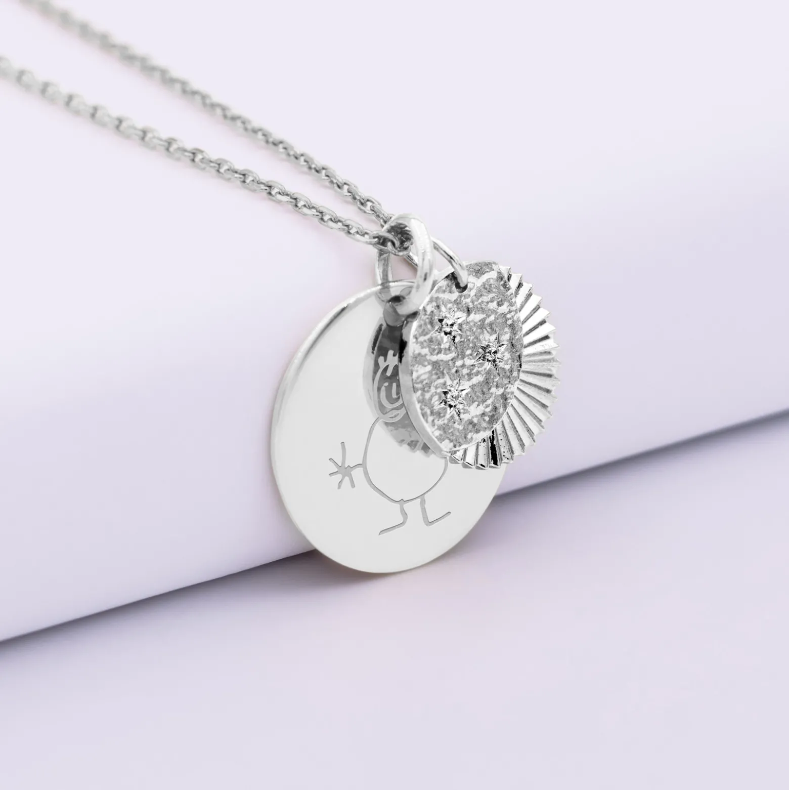 Pendentif personnalisé médaille gravée argent 19 mm et breloque Lune trio zircons 14 mm