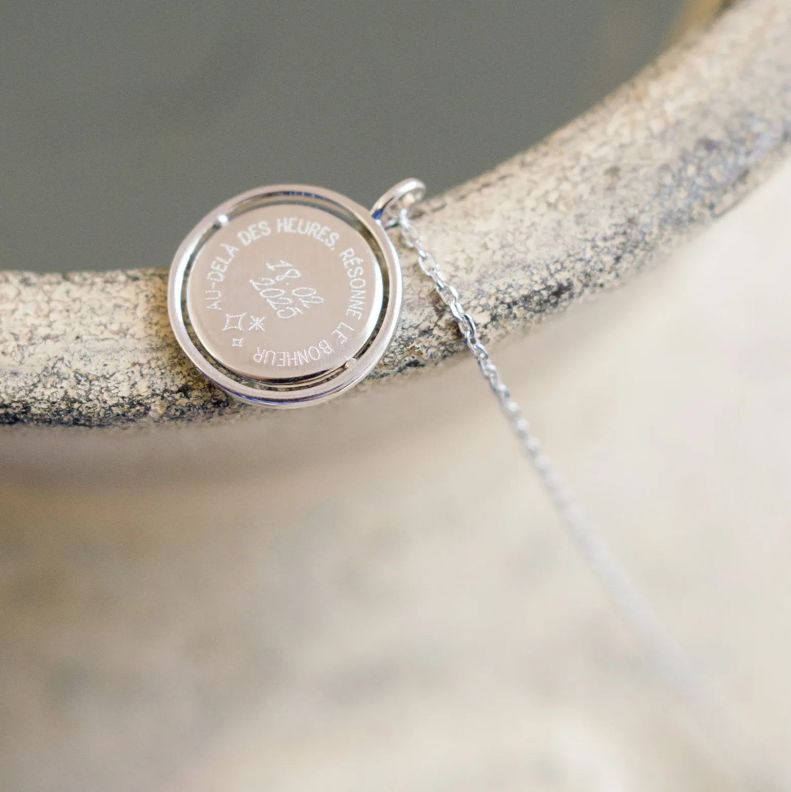 Pendentif personnalisé médaille réversible Eternelle gravée argent 18 mm - HappyBulle x Capucine