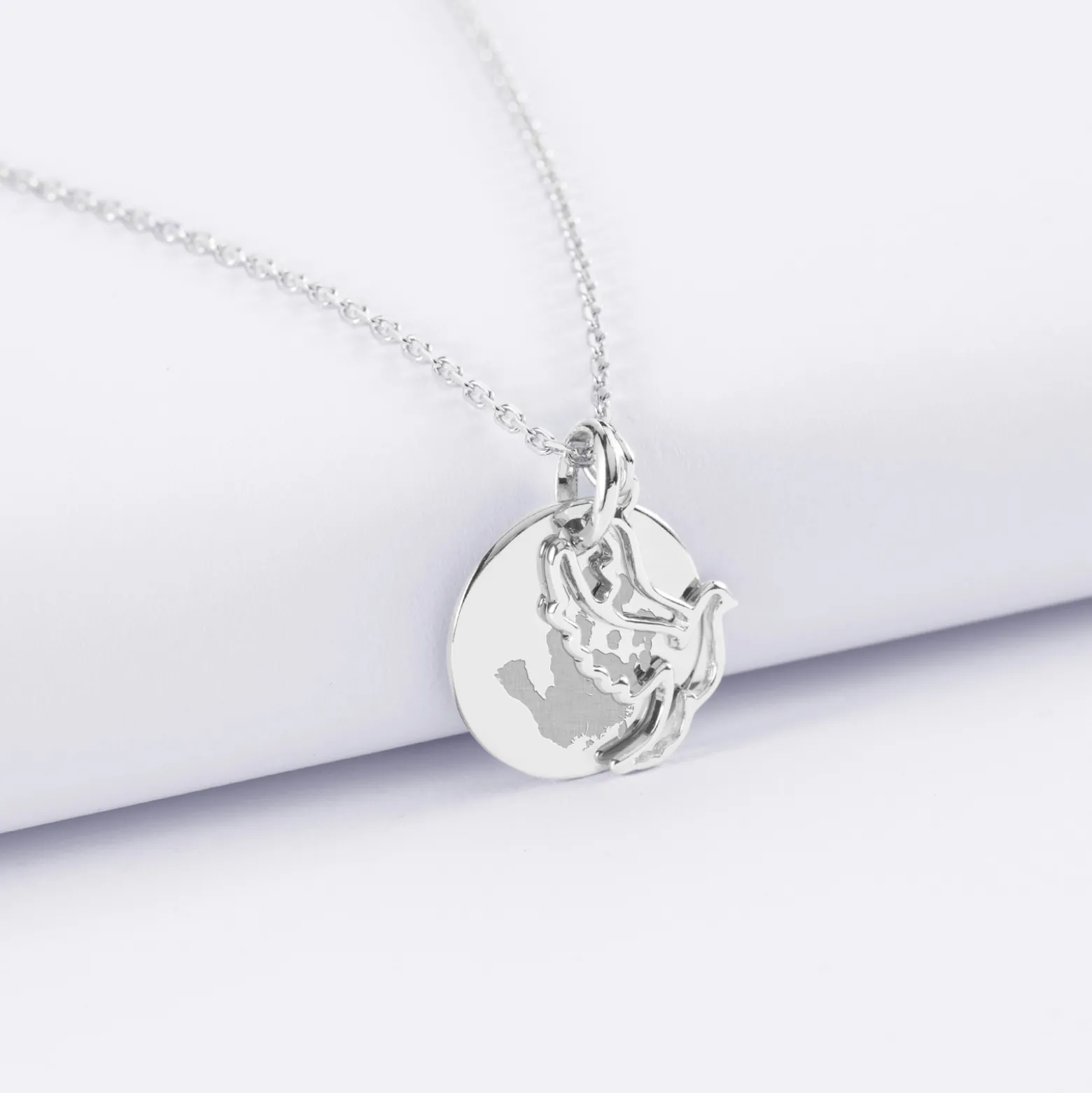 Pendentif personnalisé médaille gravée argent 15 mm et breloque colombe 18 mm