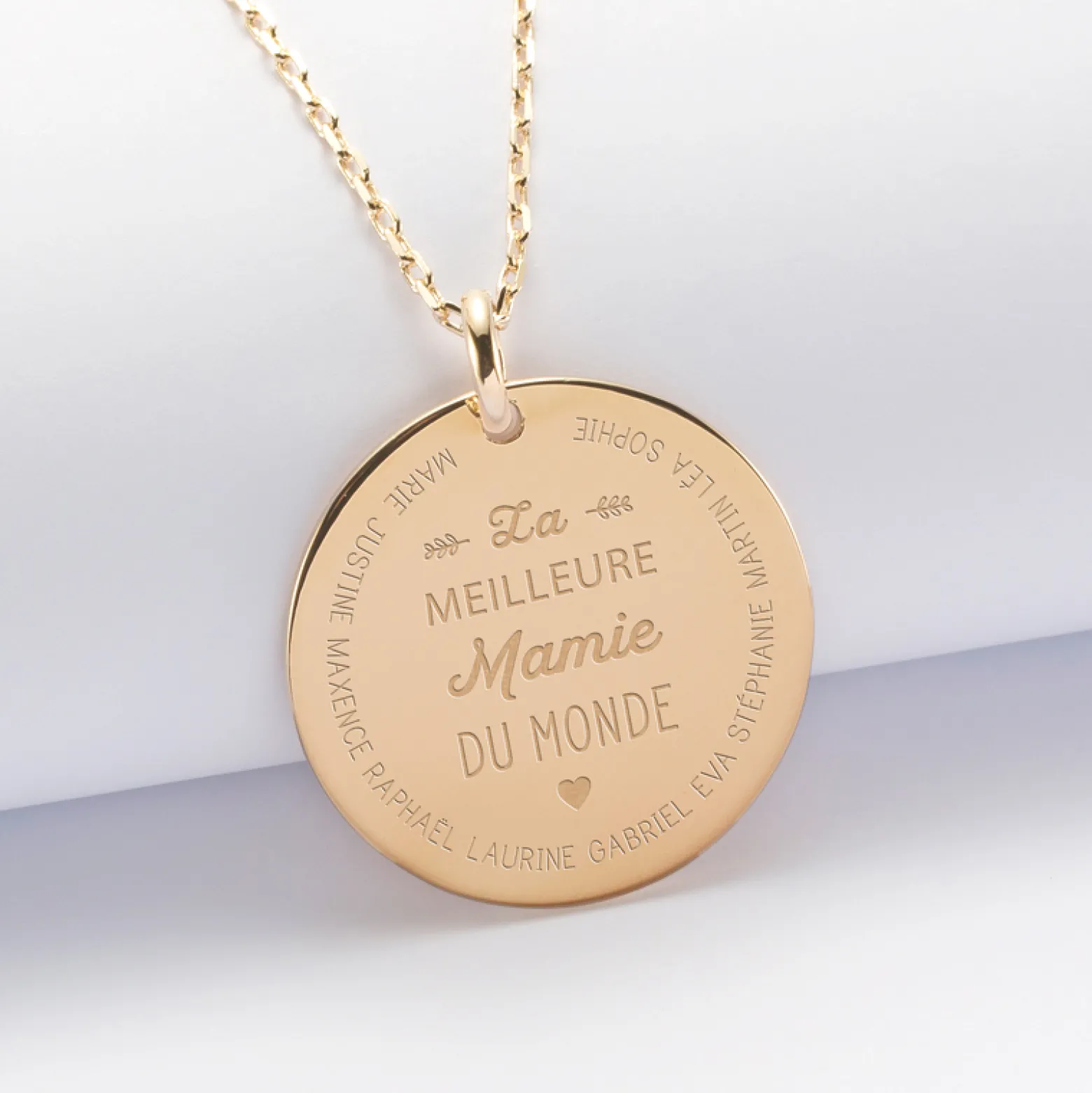 Pendentif personnalisé médaille gravée plaqué or 27 mm "La meilleure Mamie"