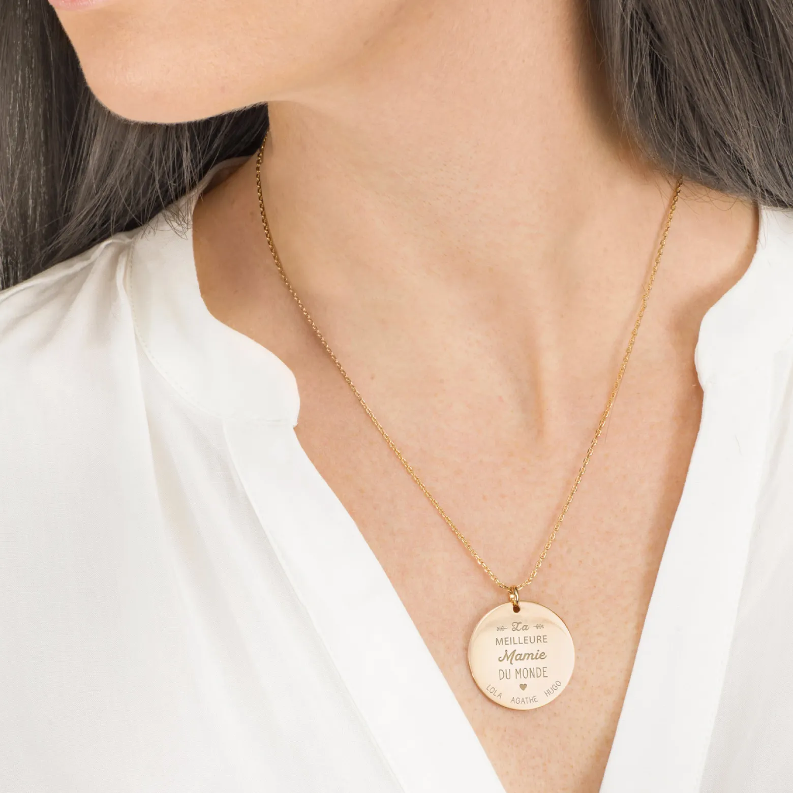 Pendentif personnalisé médaille gravée plaqué or 27 mm "La meilleure Mamie"