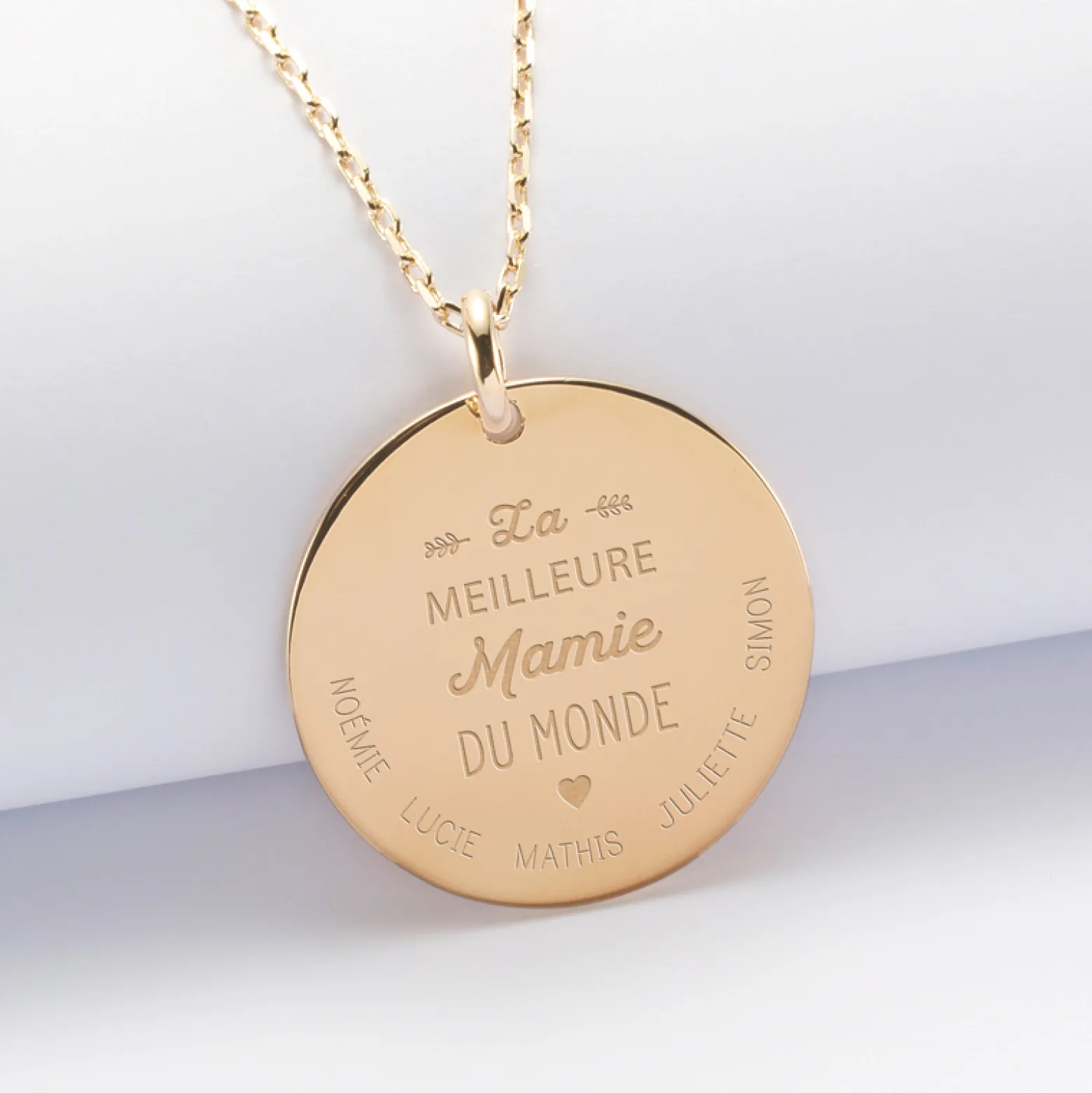 Pendentif personnalisé médaille gravée plaqué or 27 mm "La meilleure Mamie"