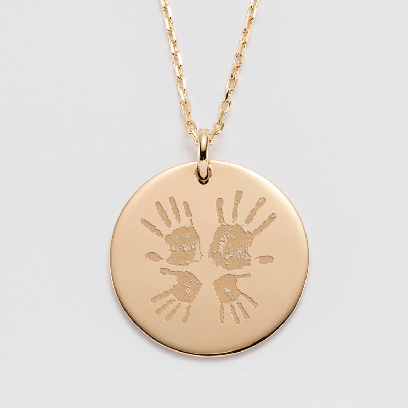 Pendentif personnalisé médaille gravée plaqué or 27 mm "La meilleure Mamie"