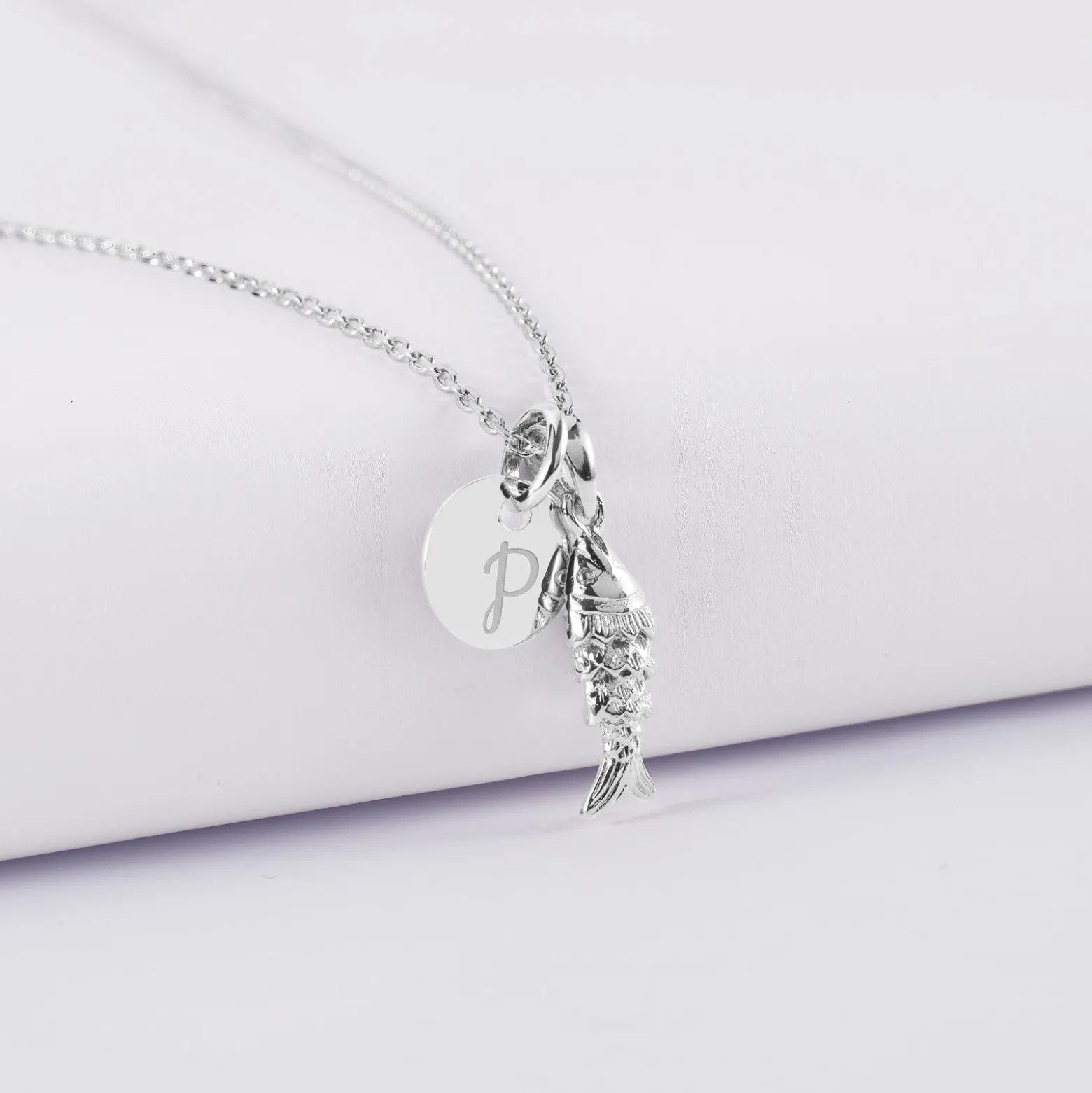Pendentif personnalisé médaille gravée argent 10 mm et breloque poisson articulé 15 mm