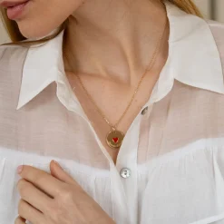 Pendentif personnalisé médaille gravée plaqué or coeur émail rouge 19 mm - HappyBulle x Atelier Wagram