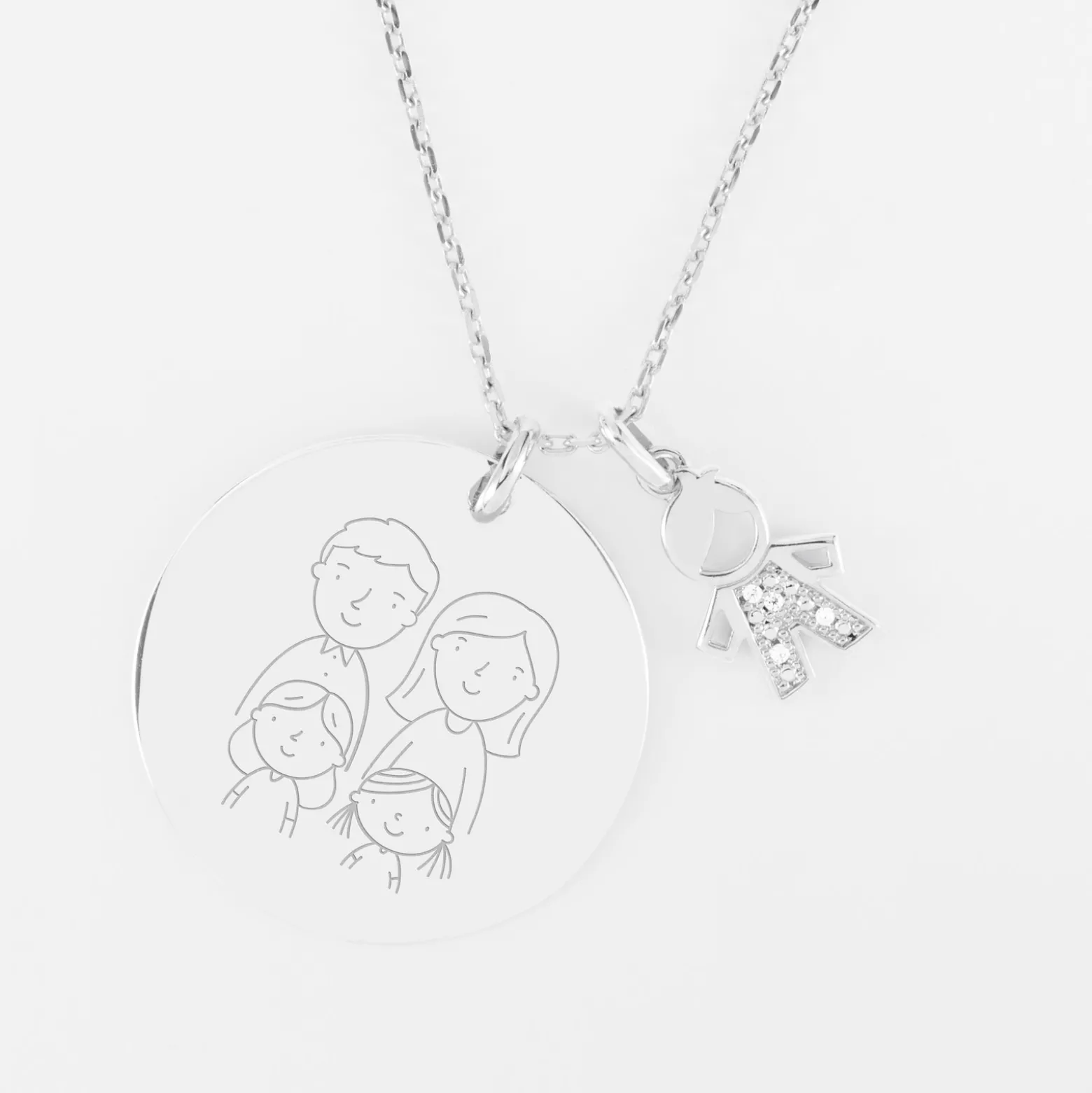 Pendentif personnalisé médaille gravée argent 27 mm et breloque petit garçon scintillant 12 mm