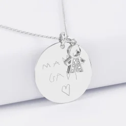 Pendentif personnalisé médaille gravée argent 27 mm et breloque petit garçon scintillant 12 mm