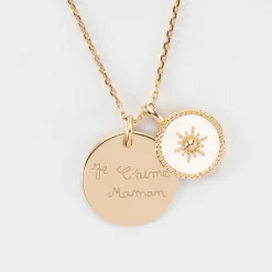 Pendentif personnalisé médaille gravée plaqué or 19 mm et breloque email blanc soleil 14 mm