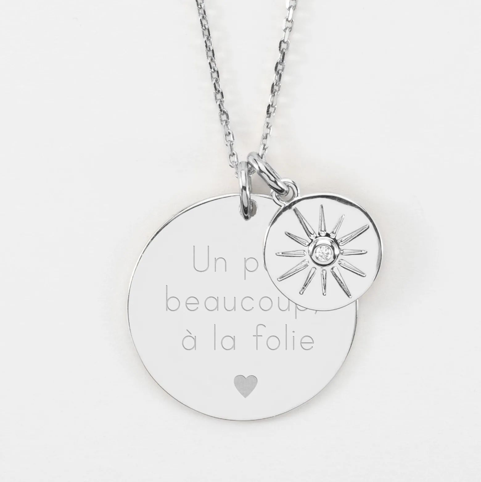 Pendentif personnalisé médaille gravée argent 27 mm et breloque soleil scintillant 14 mm