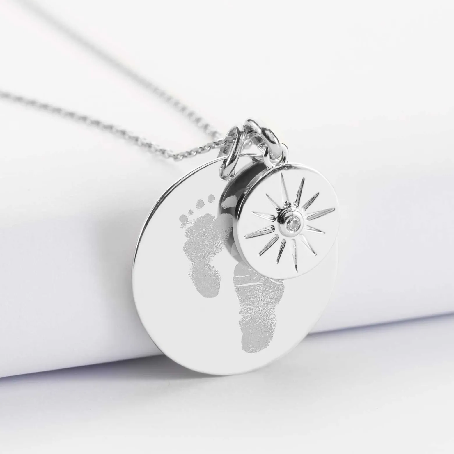 Pendentif personnalisé médaille gravée argent 27 mm et breloque soleil scintillant 14 mm