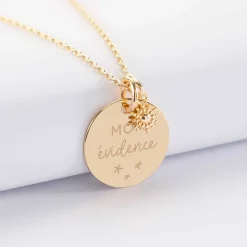 Pendentif personnalisé médaille gravée plaqué or 19 mm et breloque étoile brillante 6 mm