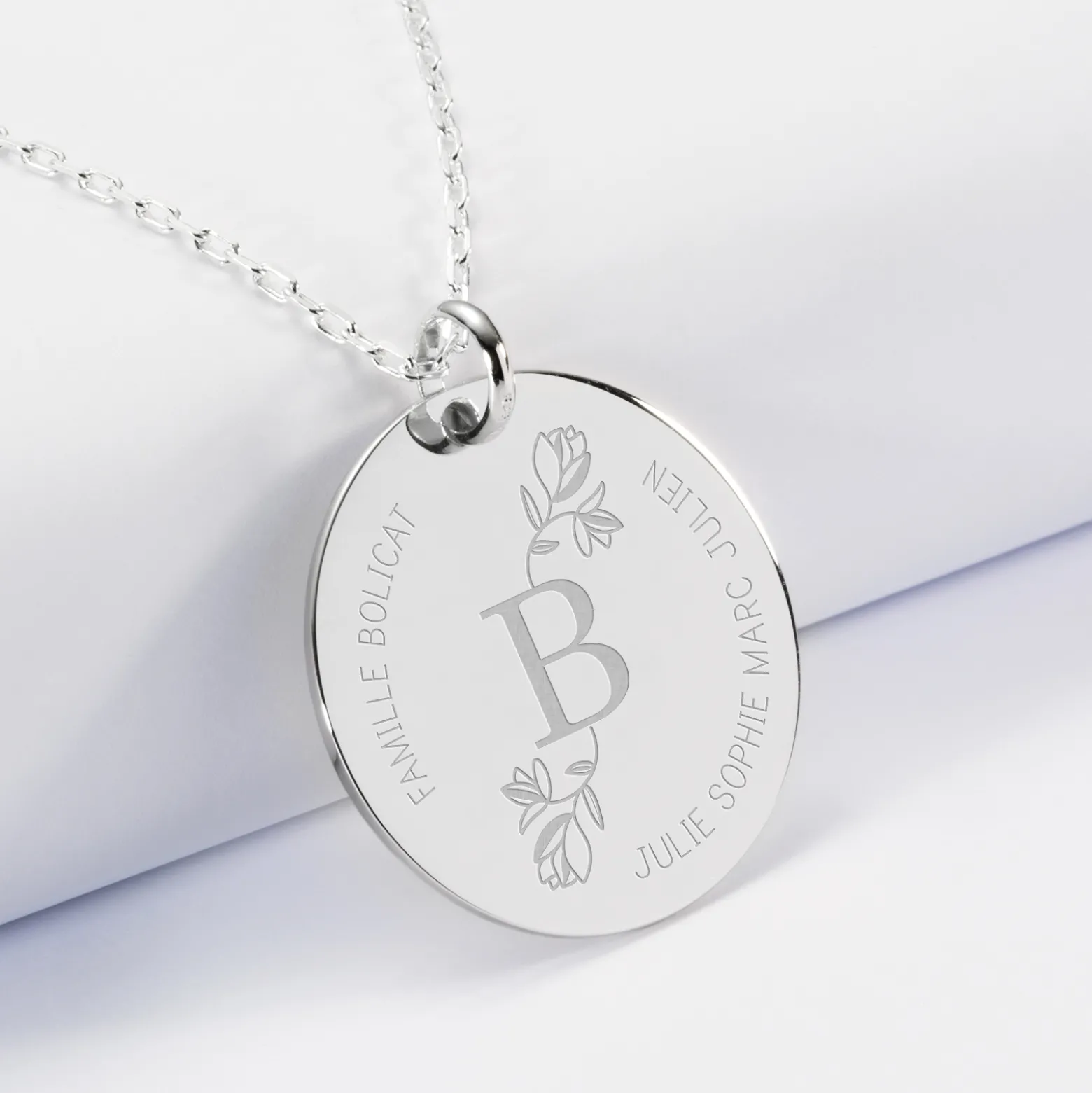 Pendentif personnalisé médaille gravée argent 27 mm - édition spéciale "Initiale Florale"