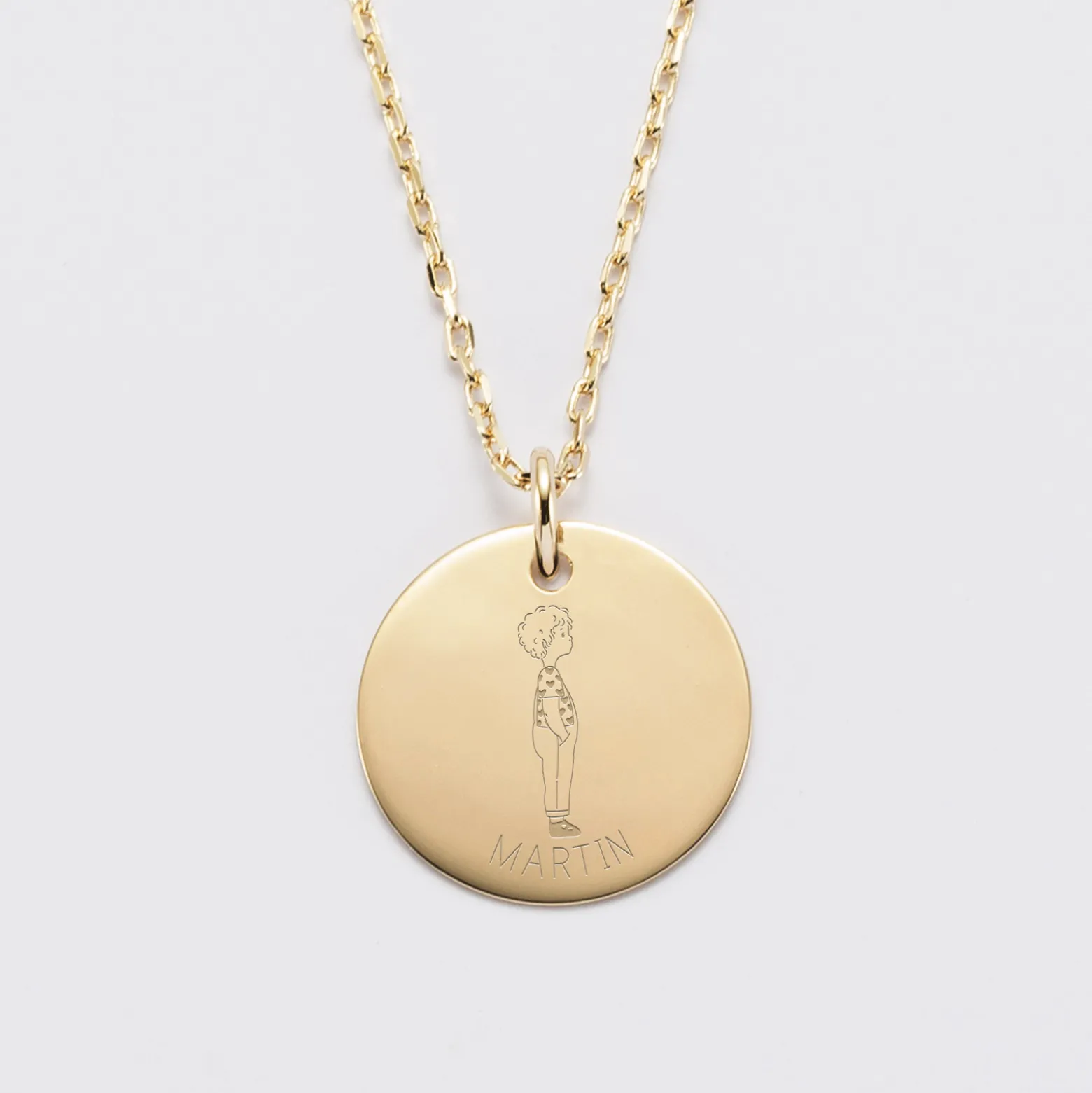 Pendentif personnalisé prénom médaille gravée plaqué or 19 mm - HappyBulle x Marie Savart
