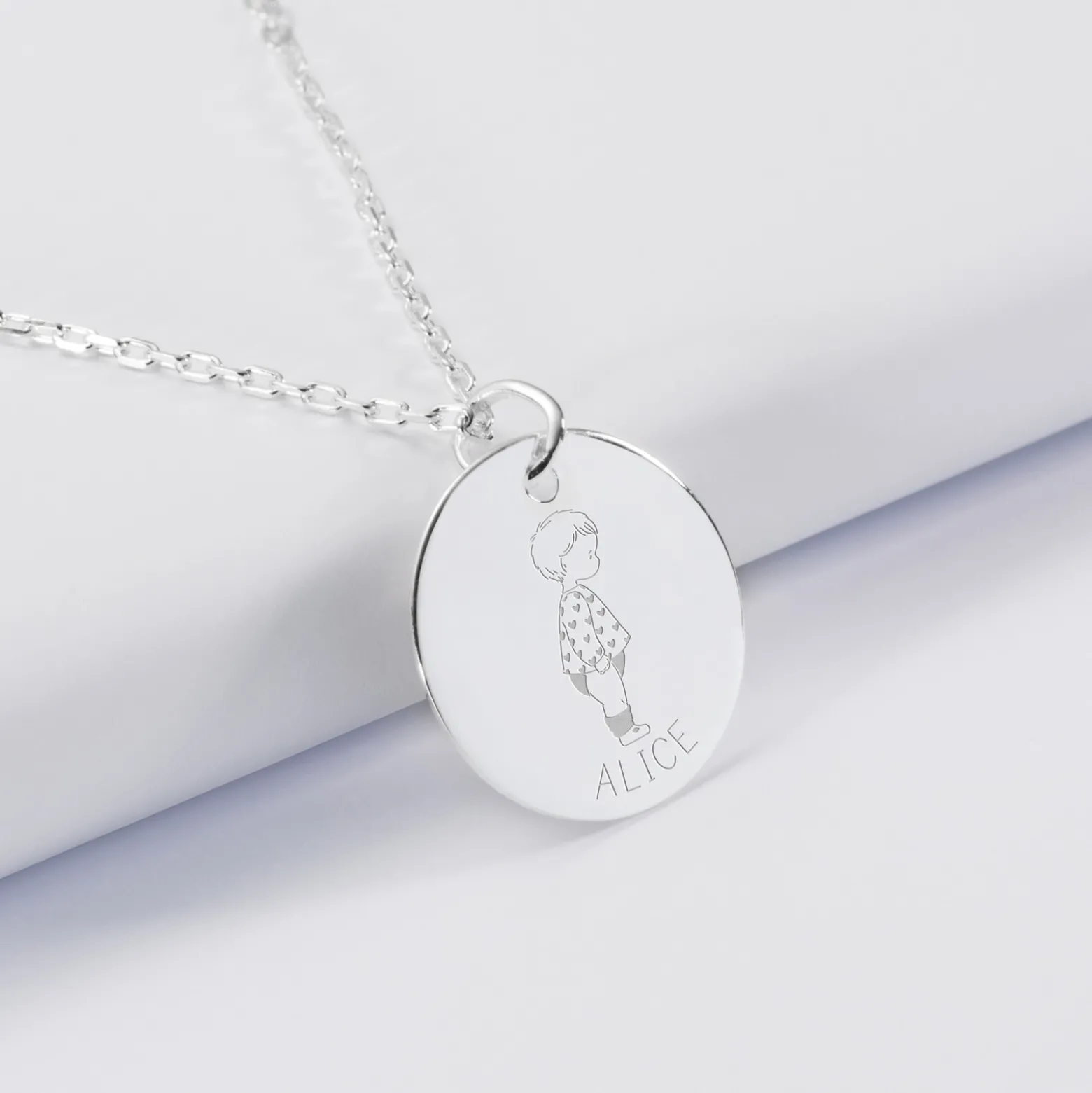 Pendentif personnalisé prénom médaille gravée argent 19 mm - HappyBulle x Marie Savart