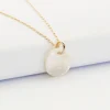 Pendentif plaqué or personnalisé médaille gravée nacre 15 mm