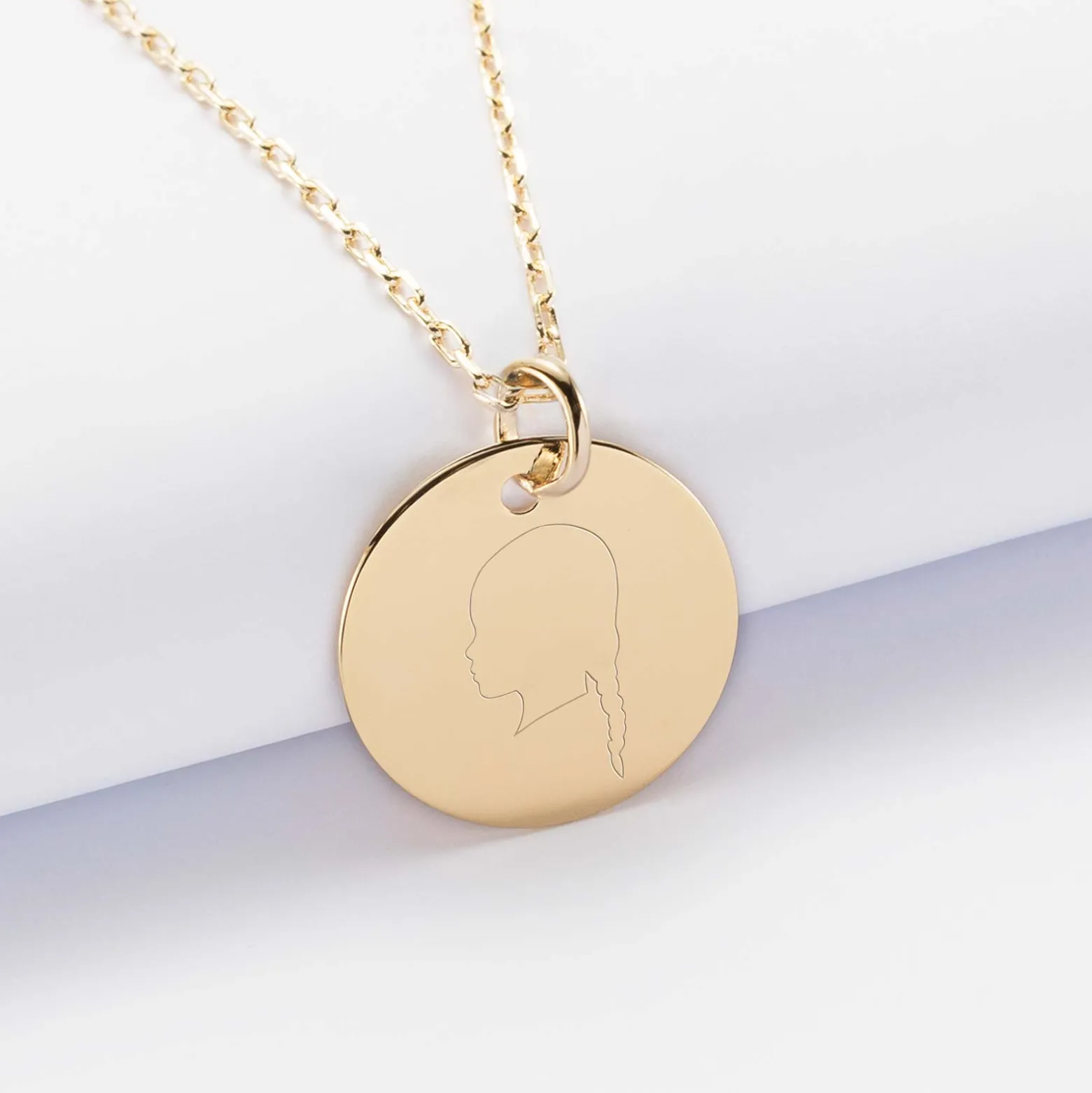 Pendentif silhouette personnalisé médaille plaqué or 19 mm - "Profil gravé"