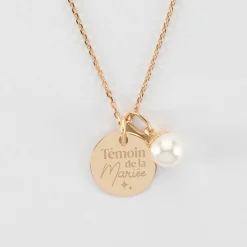 Pendentif Témoin personnalisé médaille gravée plaqué or 15 mm et breloque perle nacre 10 mm