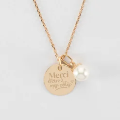 Pendentif Témoin personnalisé médaille gravée plaqué or 15 mm et breloque perle nacre 10 mm