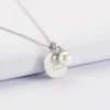 Pendentif Témoin personnalisé médaille gravée argent 15 mm et breloque perle nacre 10 mm