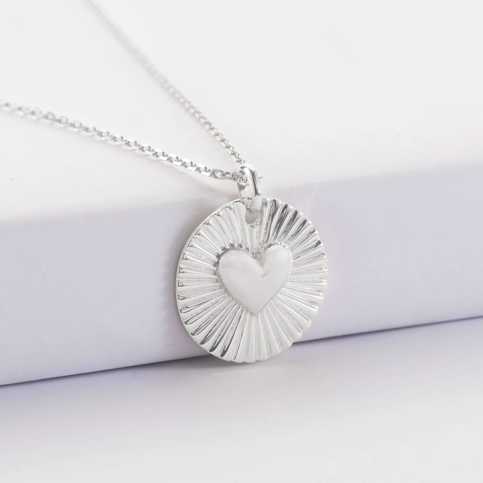 Pendentif Témoin personnalisé médaille soleil coeur bombé gravée argent 19 mm