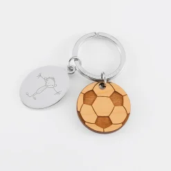 Porte clé personnalisé médaille gravée ovale acier et breloque bois foot