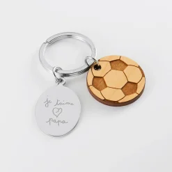 Porte clé personnalisé médaille gravée ovale acier et breloque bois foot