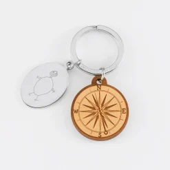 Porte clé personnalisé médaille gravée ovale acier et breloque bois boussole