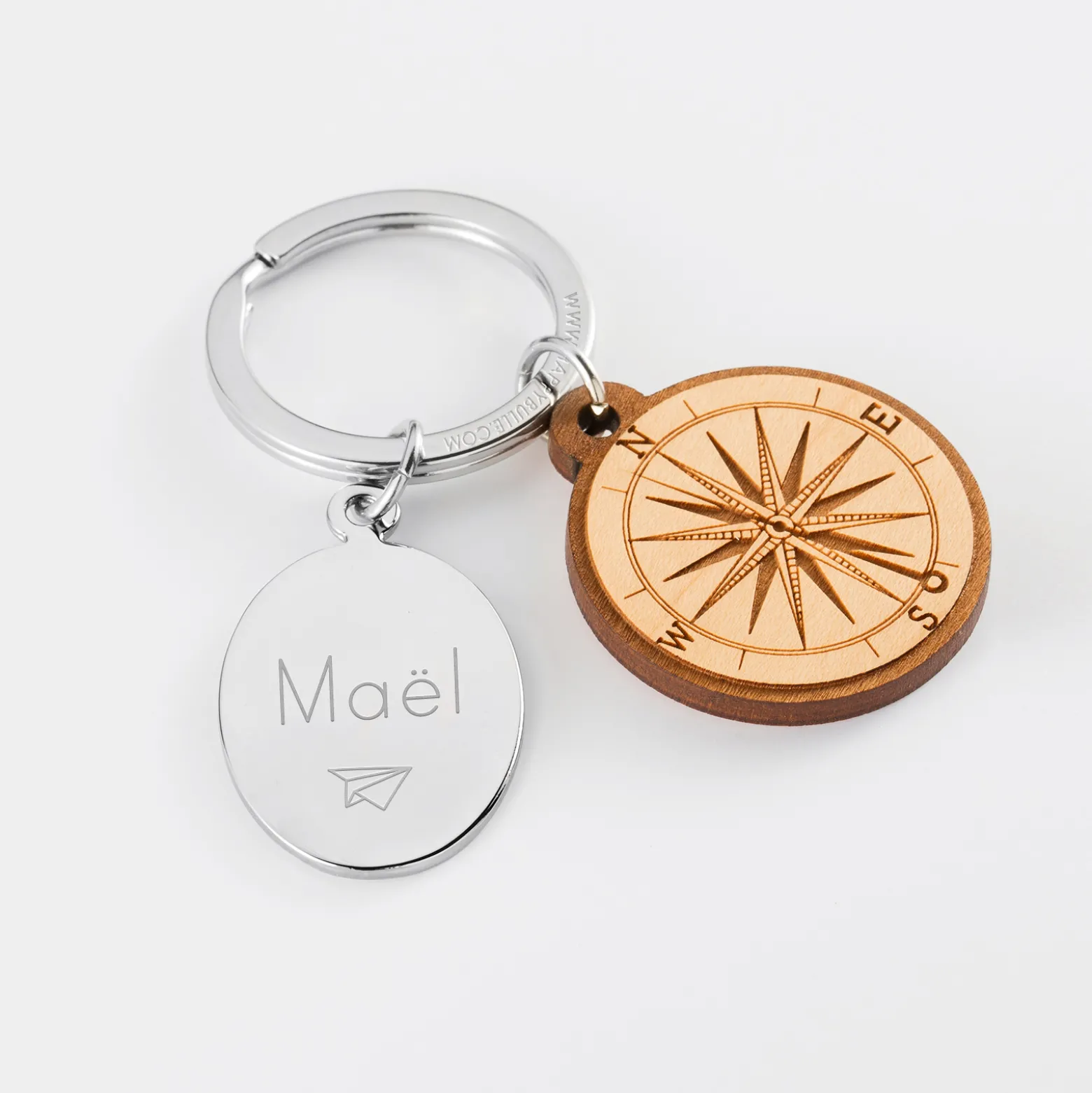Porte clé personnalisé médaille gravée ovale acier et breloque bois boussole