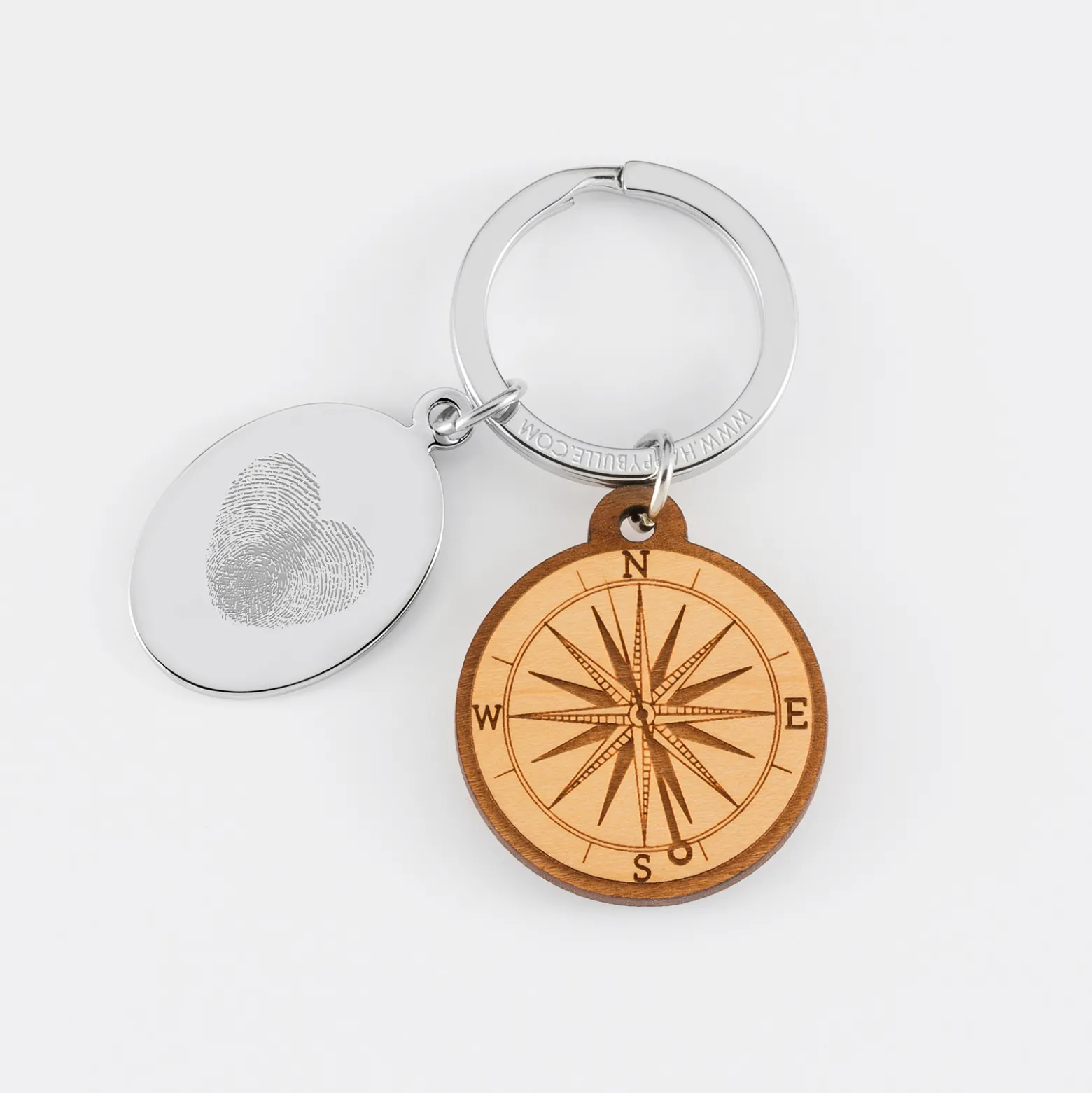 Porte clé personnalisé médaille gravée ovale acier et breloque bois boussole