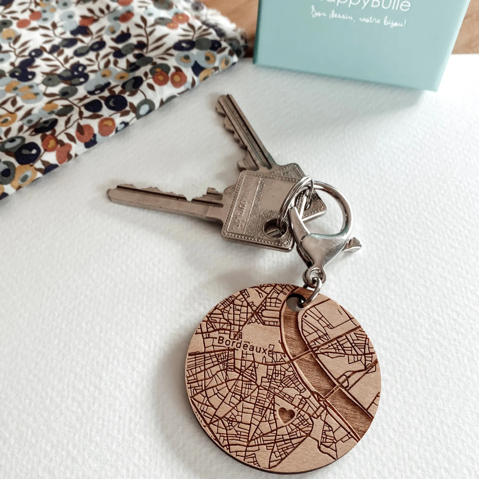 Porte-clés personnalisé gravé bois médaille ronde 50 mm "Géo map"