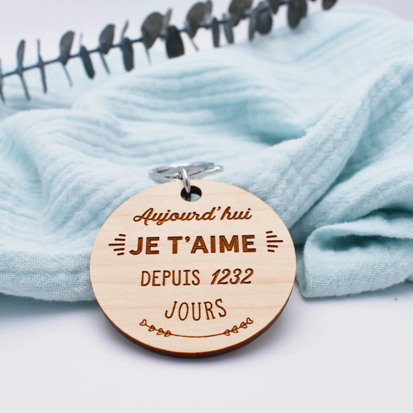 Porte-clés personnalisé gravé bois médaille 50 mm "Je t'aime depuis..."