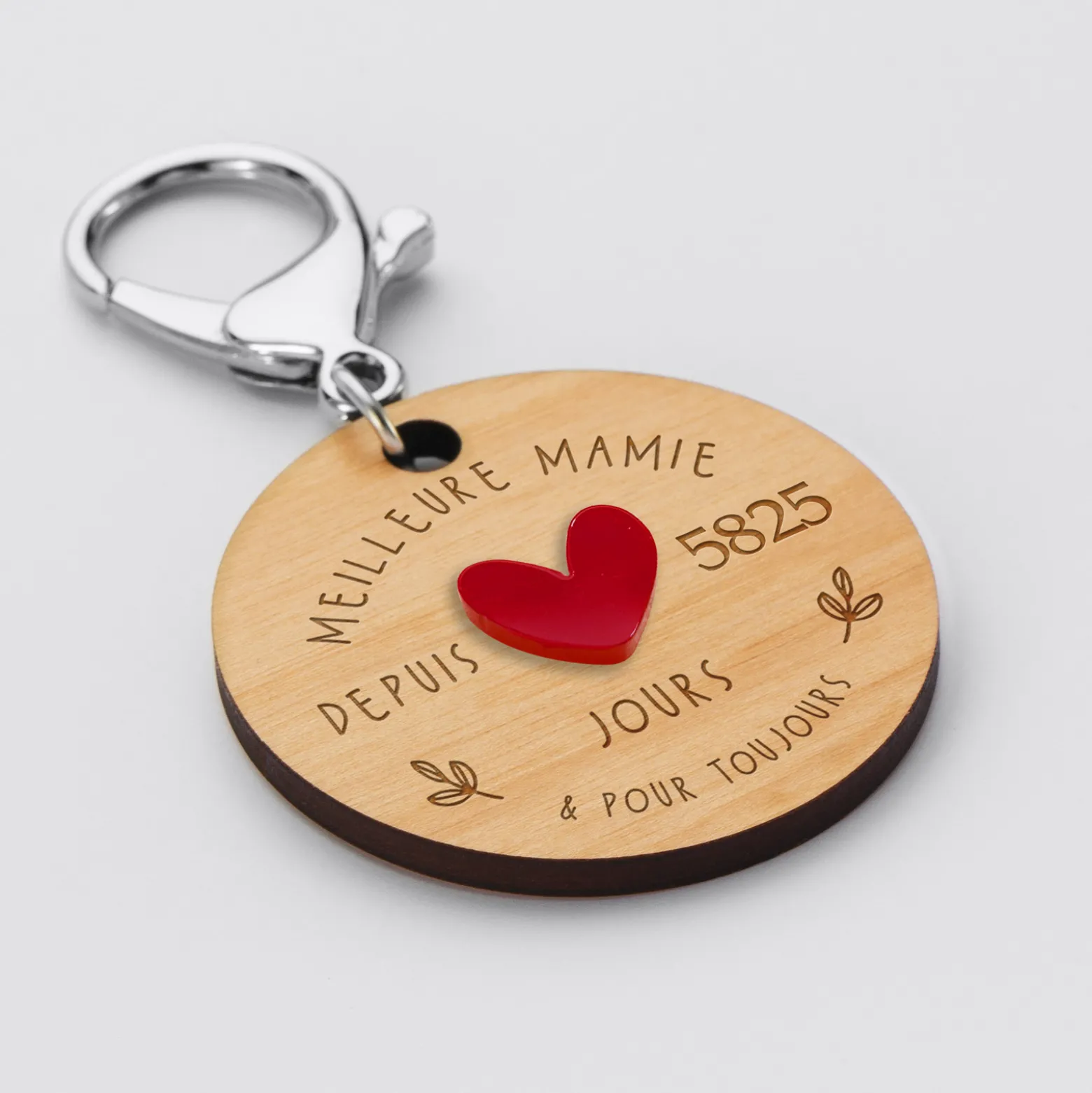 Porte-clés personnalisé gravé bois médaille 50 mm "Meilleure mamie depuis..." et coeur acrylique rouge