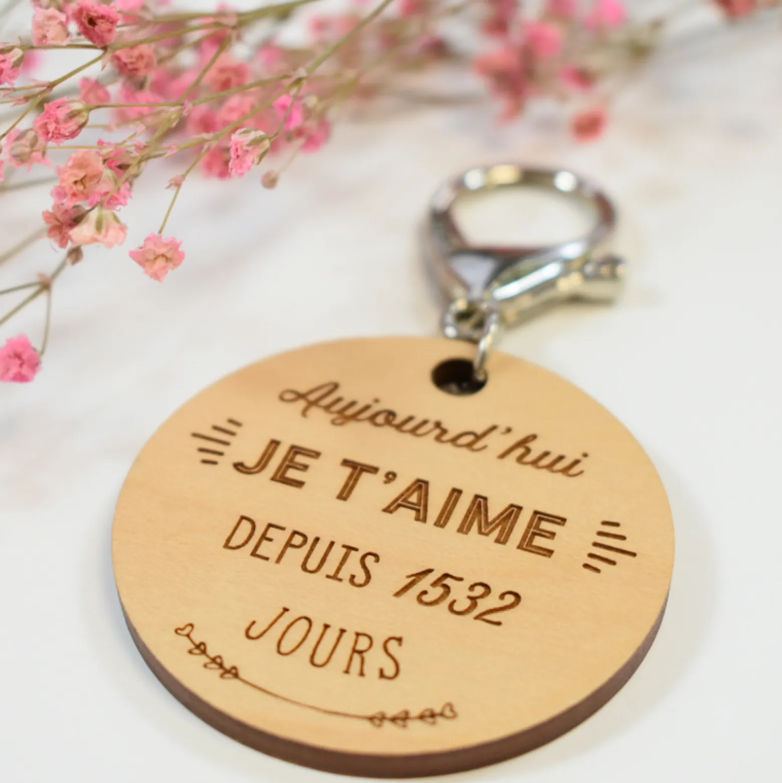 Porte-clés personnalisé gravé bois médaille 50 mm "Je t'aime depuis..." - Nos petits imparfaits