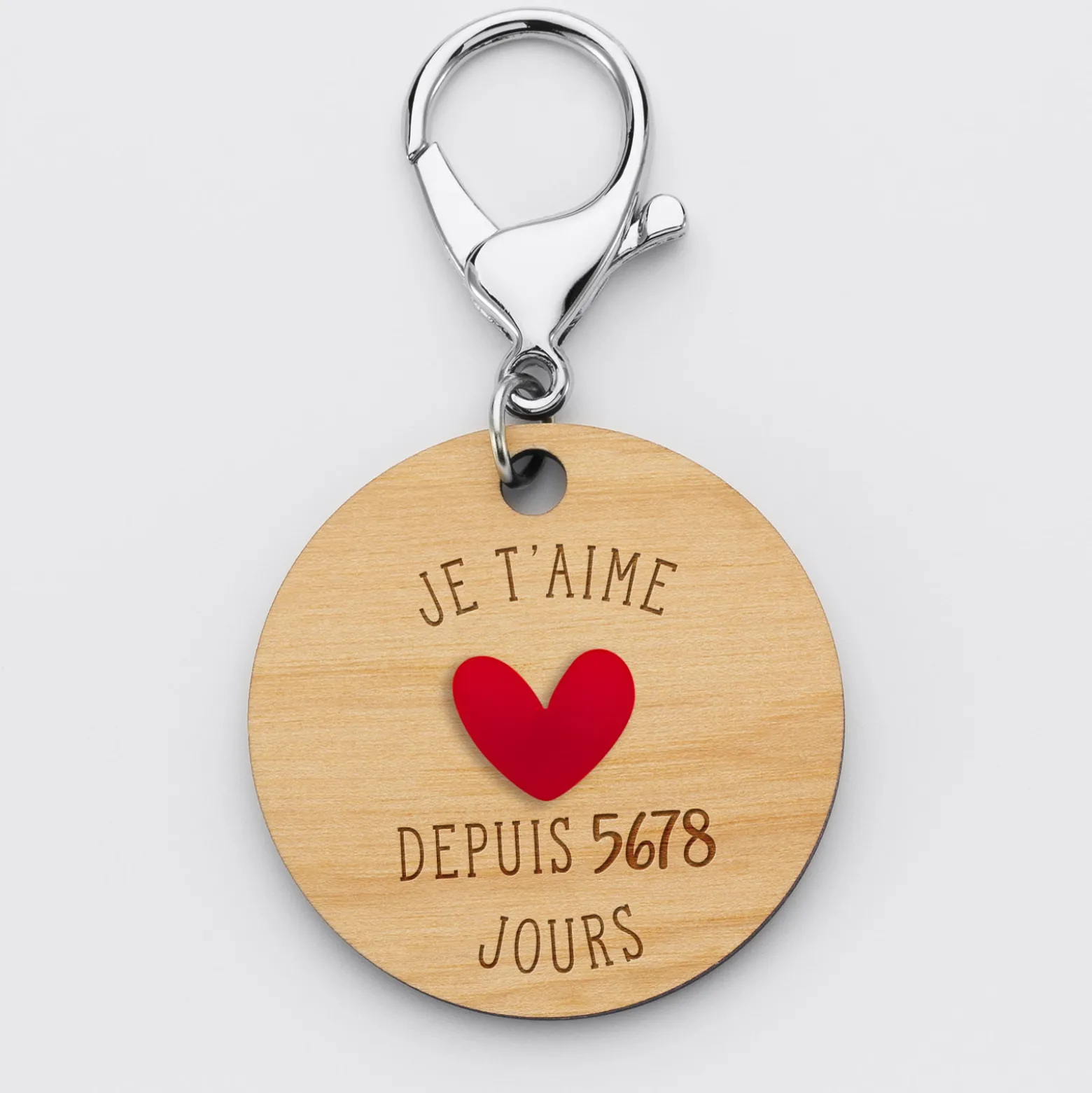 Porte-clés personnalisé gravé bois médaille 50 mm "Je t'aime depuis..." et coeur acrylique rouge