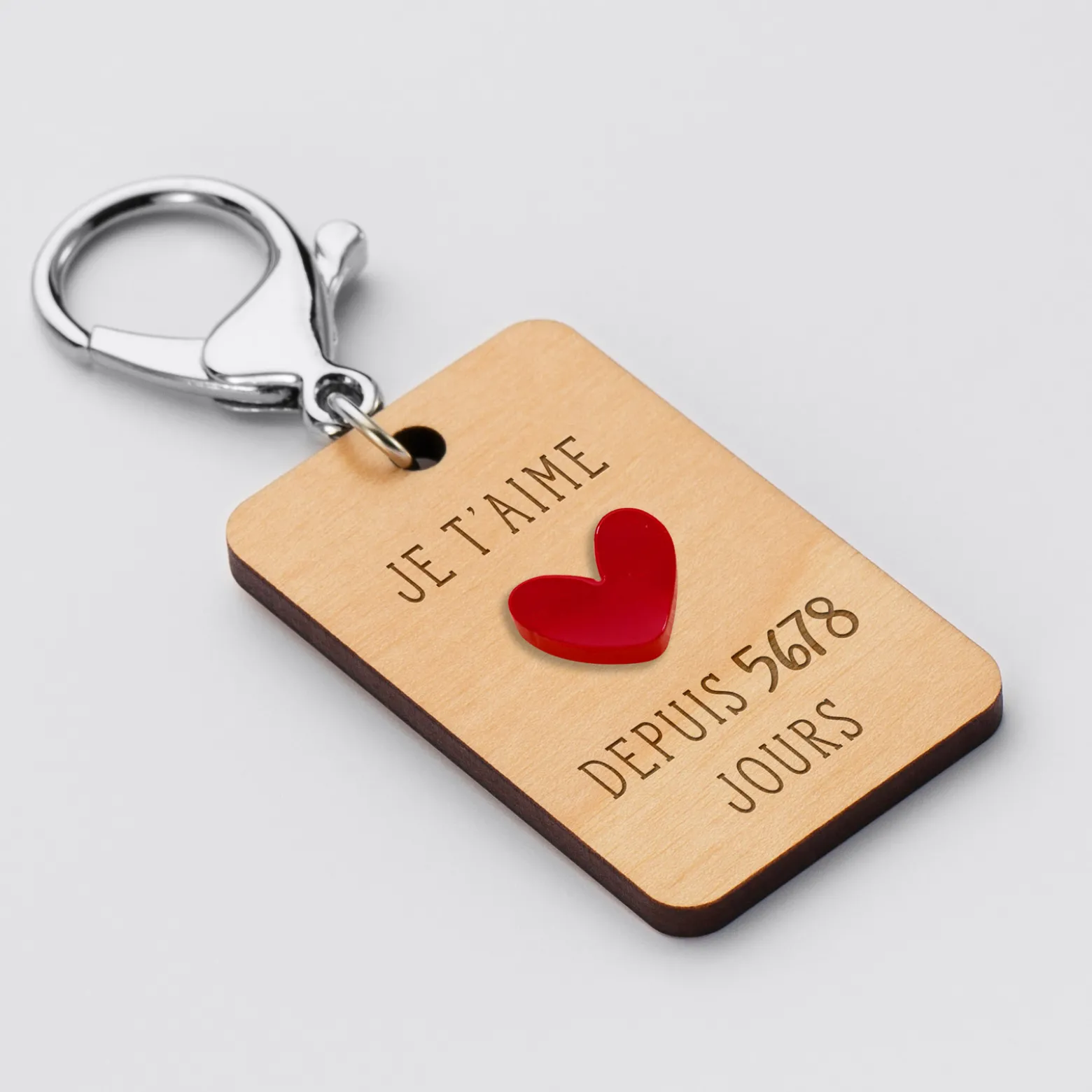 Porte-clés personnalisé gravé bois médaille 50 mm "Je t'aime depuis..." et coeur acrylique rouge