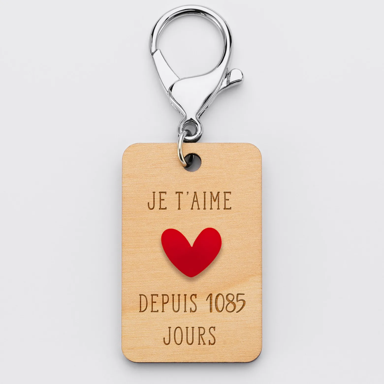 Porte-clés personnalisé gravé bois médaille 50 mm "Je t'aime depuis..." et coeur acrylique rouge