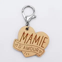 Porte-clés personnalisé gravé bois médaille coeur 47x50 mm - édition spéciale "mamie d'amour"