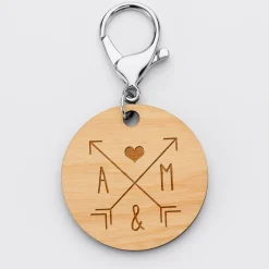 Porte-clés personnalisé initiales médaille gravée bois ronde 50 mm "pour les amoureux"