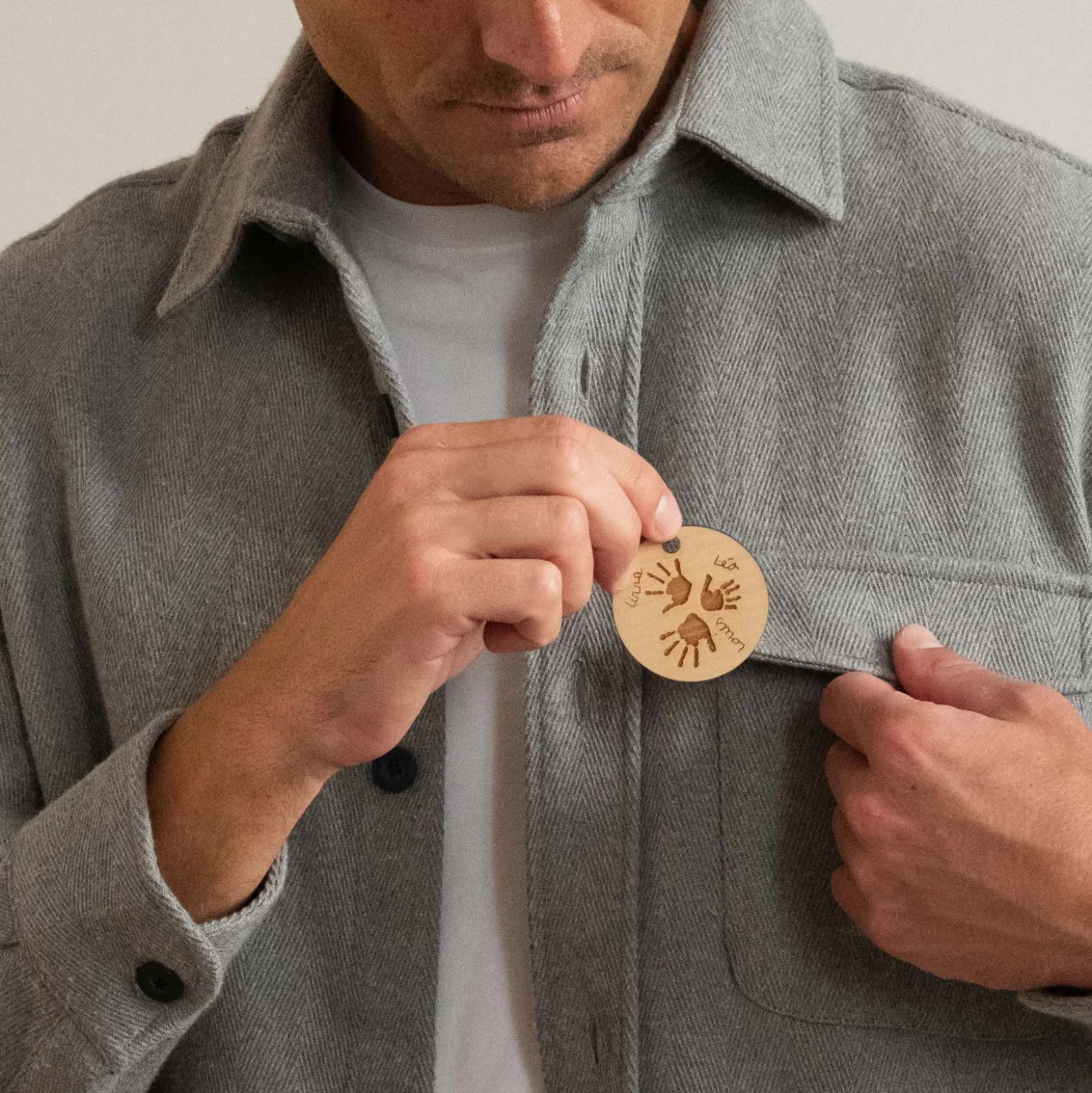 Porte-clés personnalisé initiales médaille gravée bois ronde 50 mm "pour les amoureux"