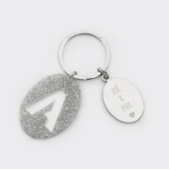 Porte-clés personnalisé médaille gravée ovale acier et breloque initiale acrylique pailleté argenté