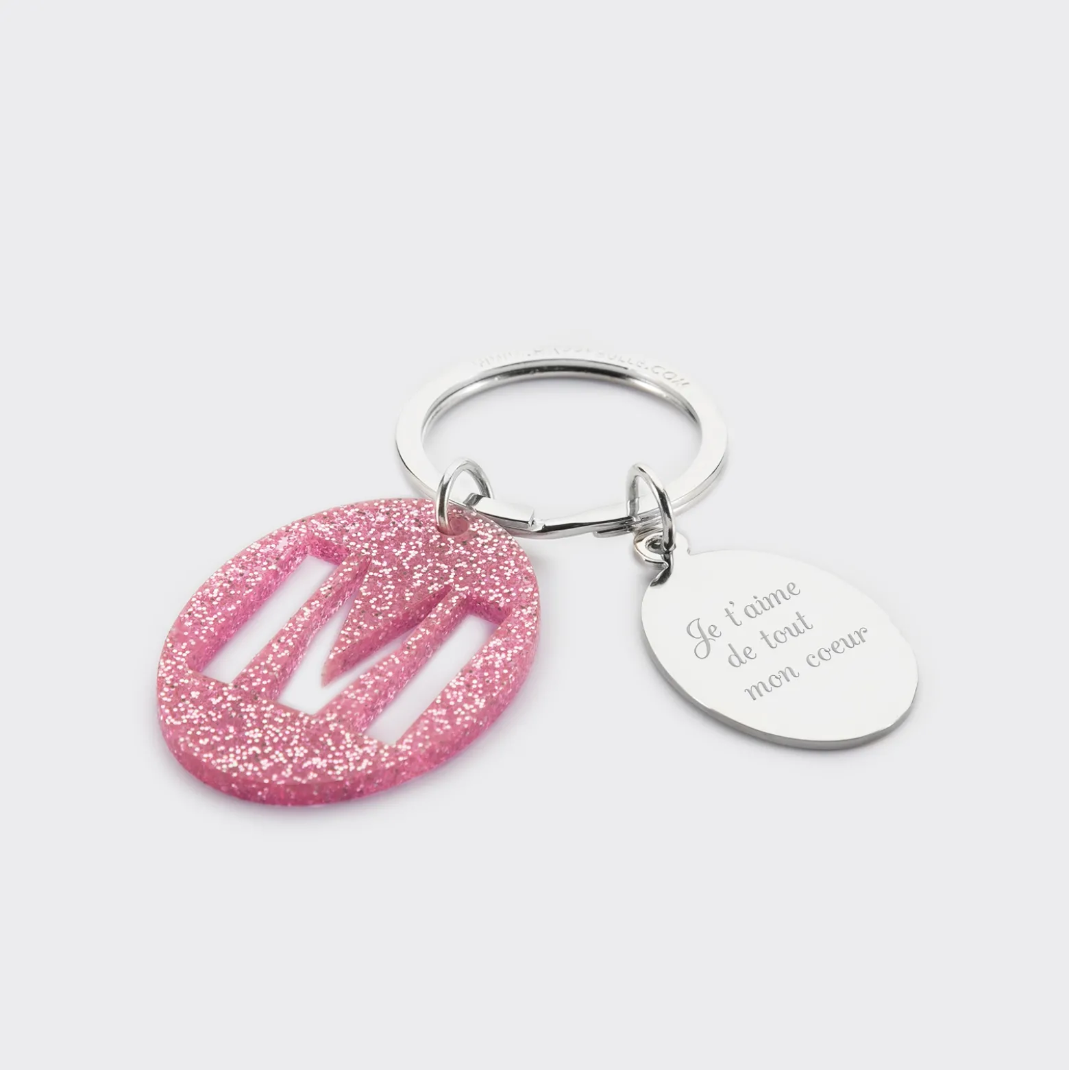 Porte-clés personnalisé médaille gravée ovale acier et breloque initiale acrylique pailleté rose