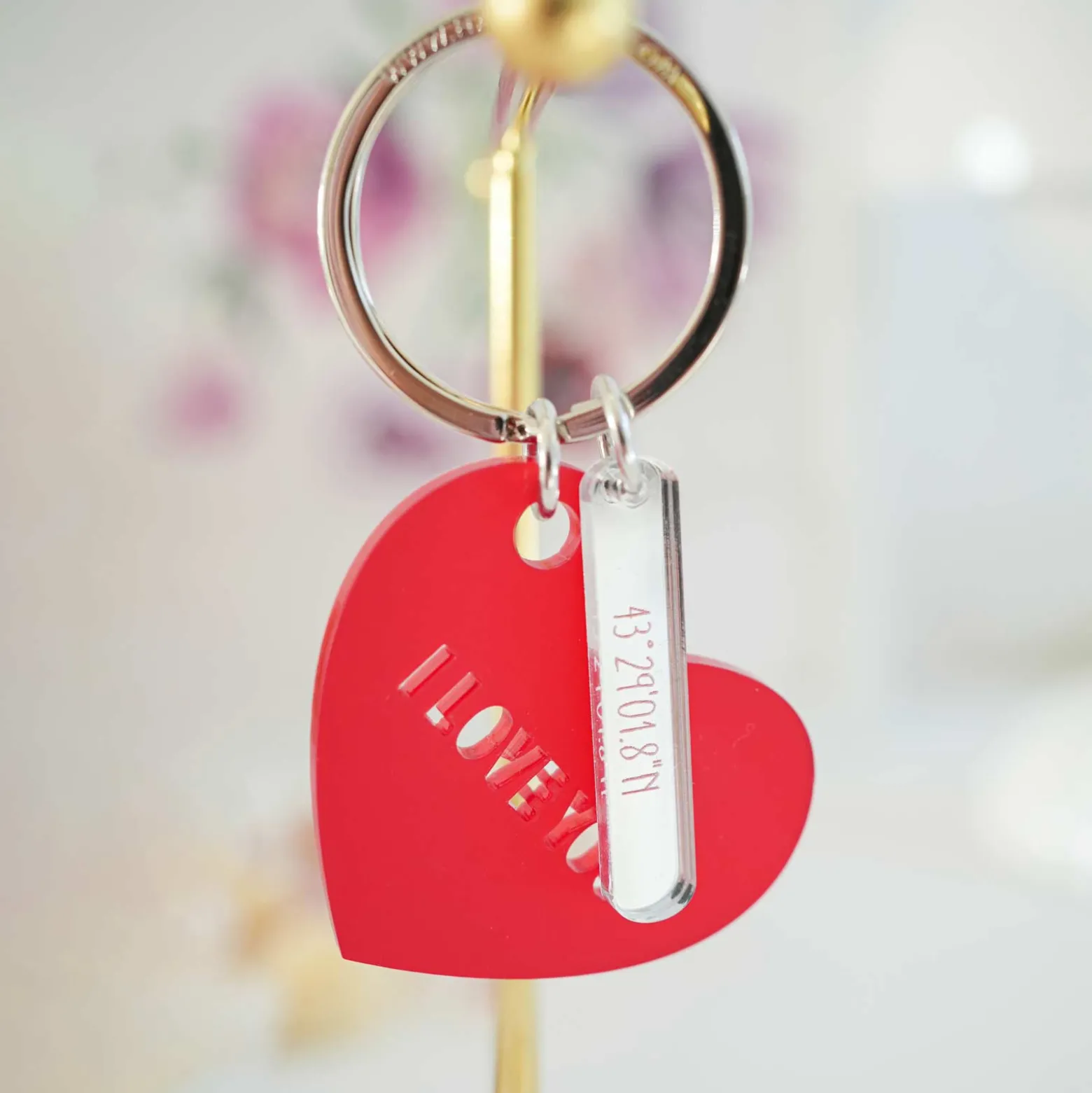 Porte-clés personnalisé médailles coeur acrylique rouge et breloque miroir gravée 40x8 mm