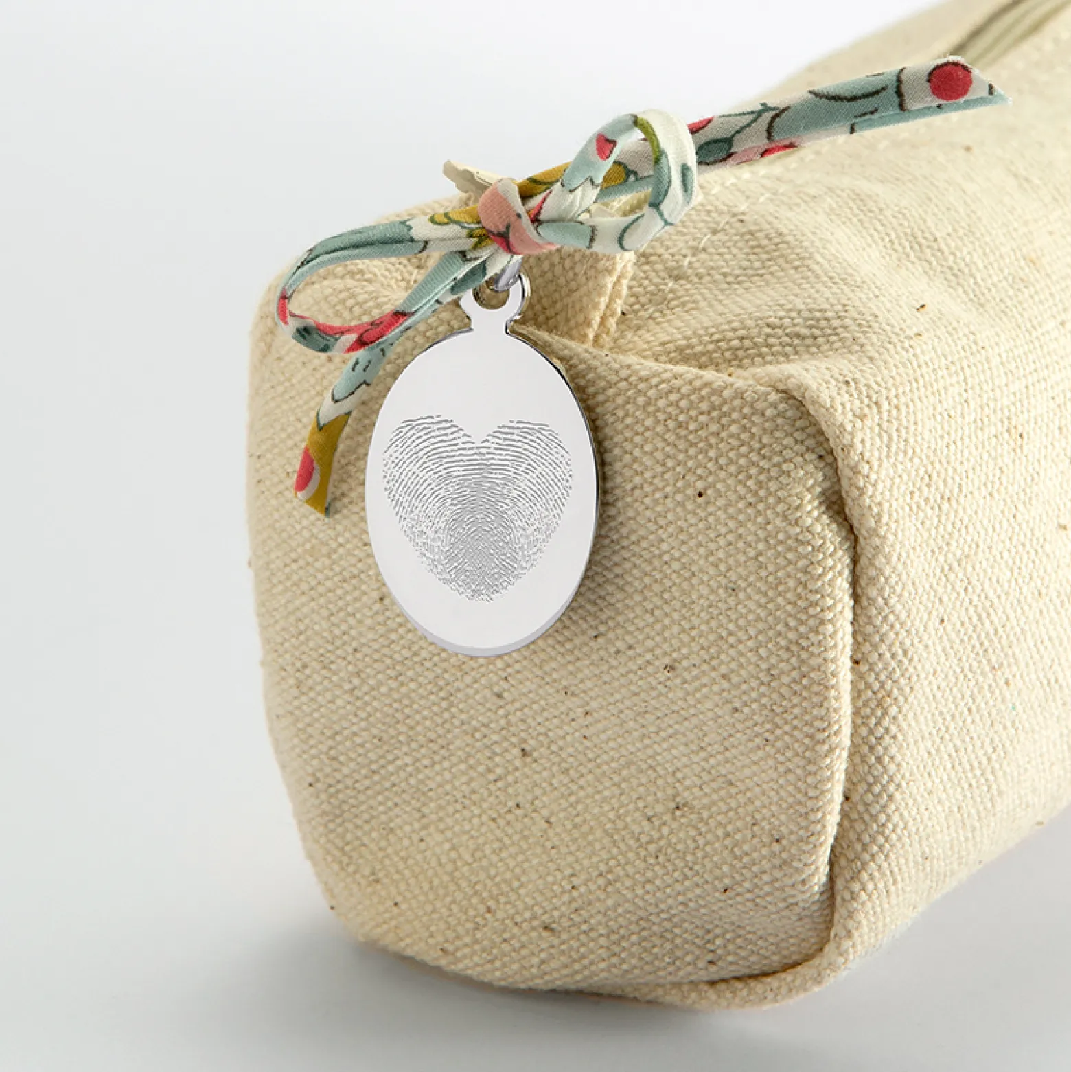 Trousse en coton avec noeud Liberty et médaille acier personnalisée